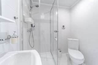 Гостевой дом Guest House Славское Двухместный номер с 2 отдельными кроватями и душем-3