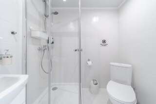 Гостевой дом Guest House Славское Двухместный номер с 2 отдельными кроватями и душем-4